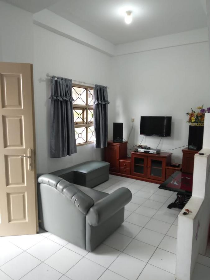 Villa Bukit Indah Berastagi Exterior photo